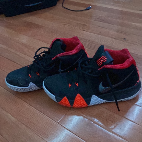 Athletic_Shoes